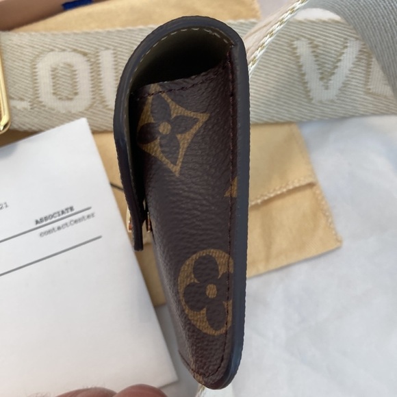 LOUIS Vuitton Utility Bag Jacquard strap and pouch - Picture 7 of 14